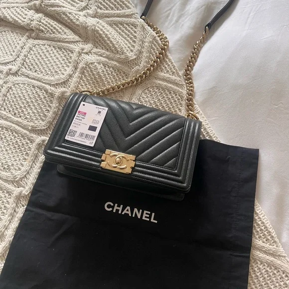 22C Chanel Boy Bag with silver/gold hardware - Picture 6 of 12